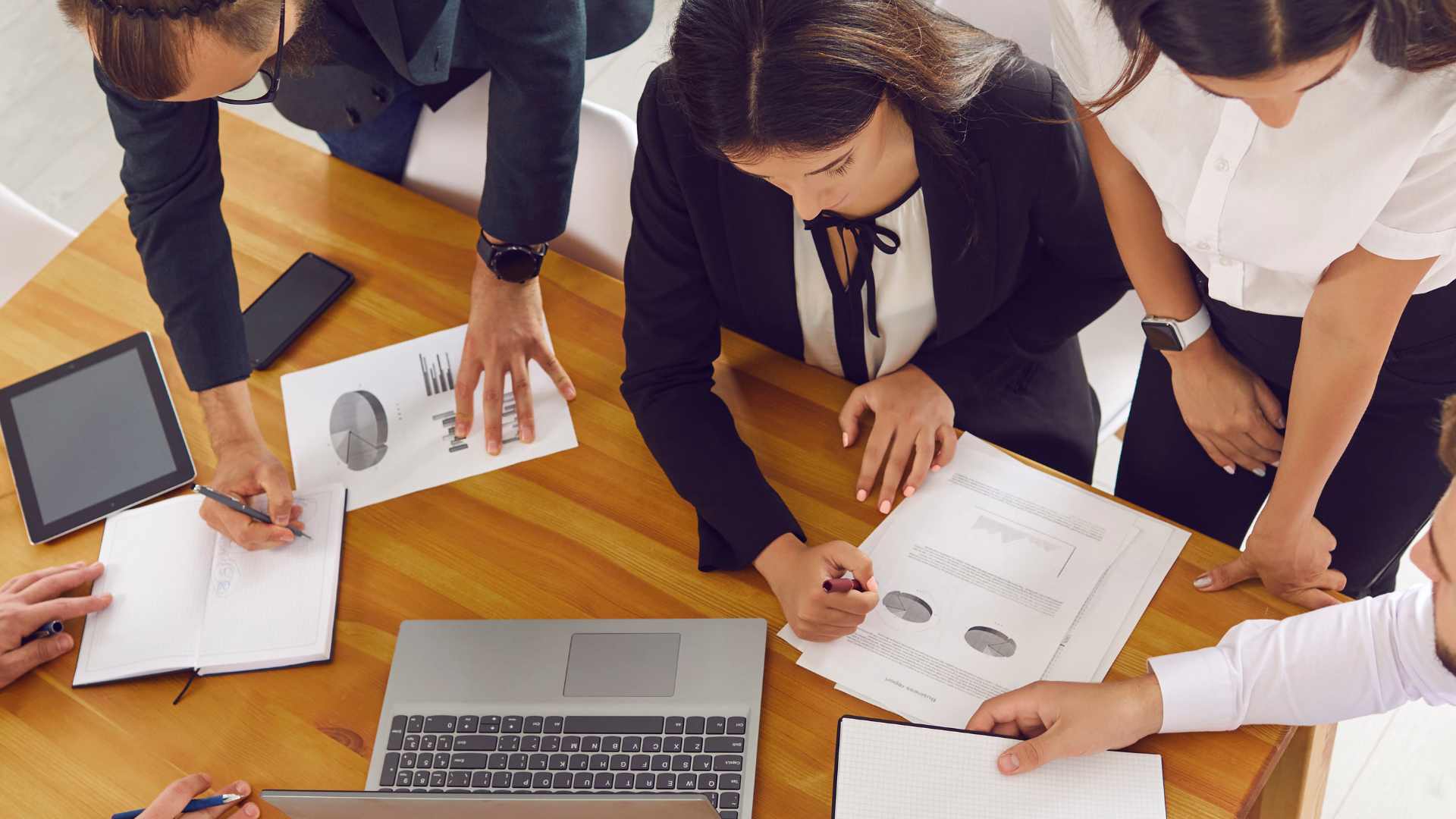 gestion de projet en entreprise avec des collègues