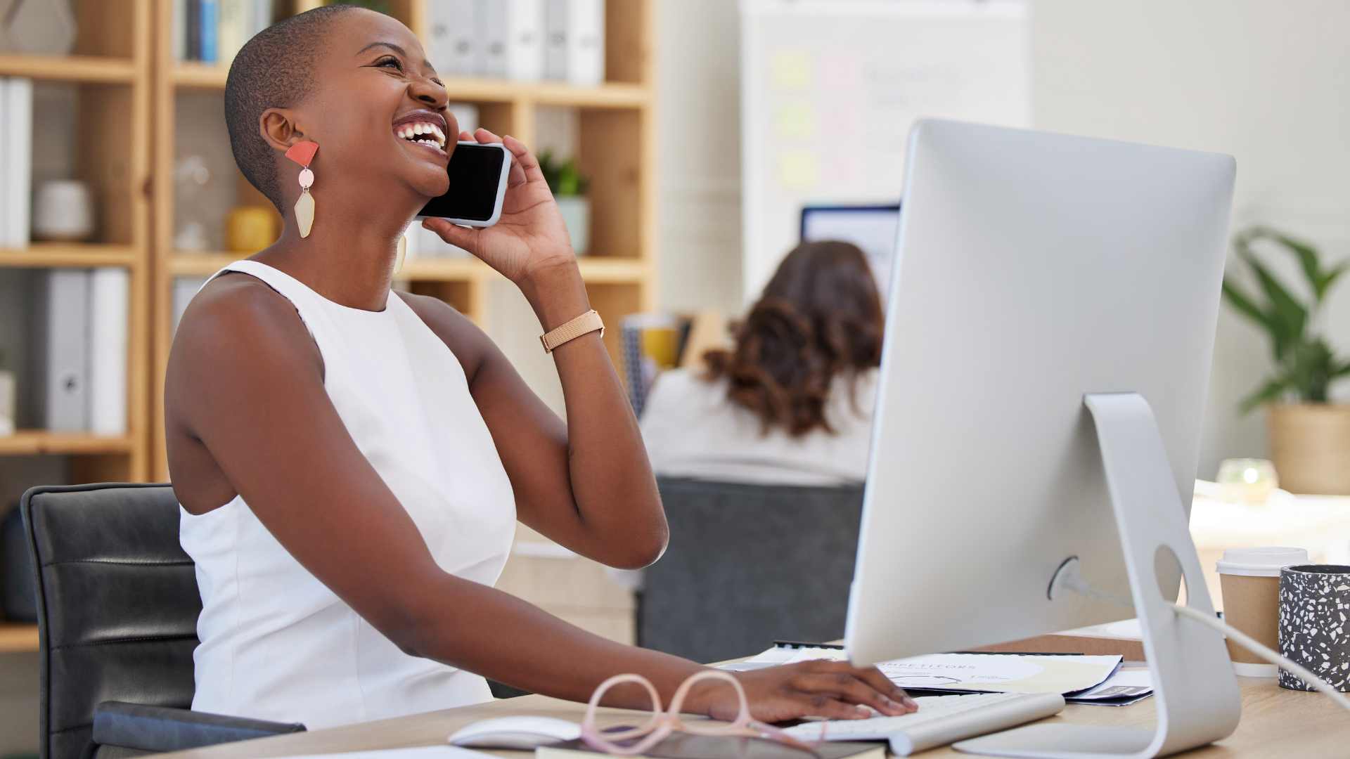 femme au téléphone