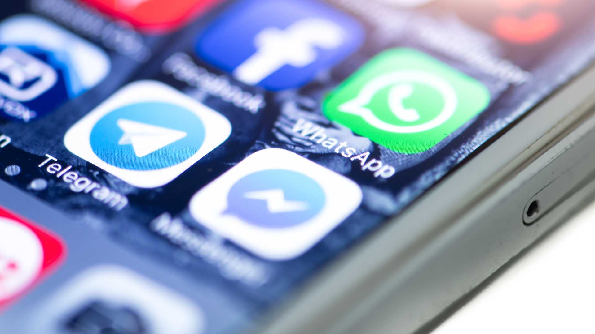 réseaux sociaux sur le téléphone